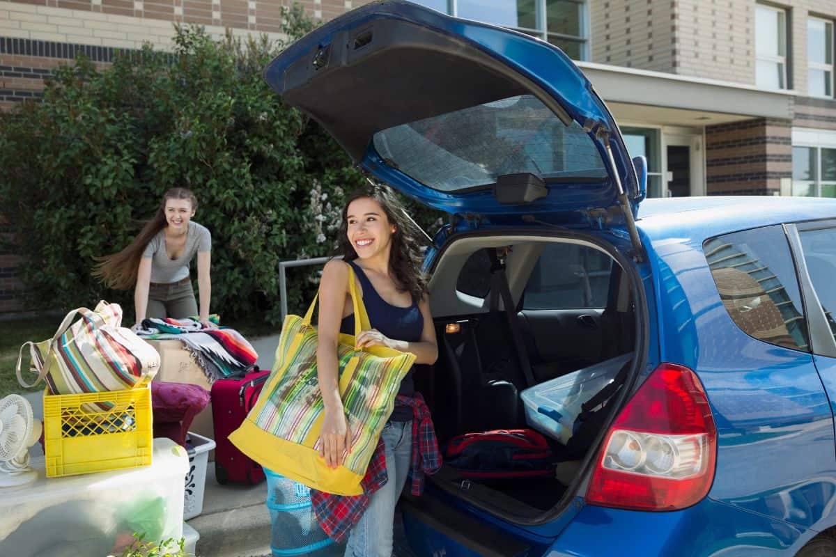 Colllege Move In College Move-In Day Tips: What To Expect As A Freshman